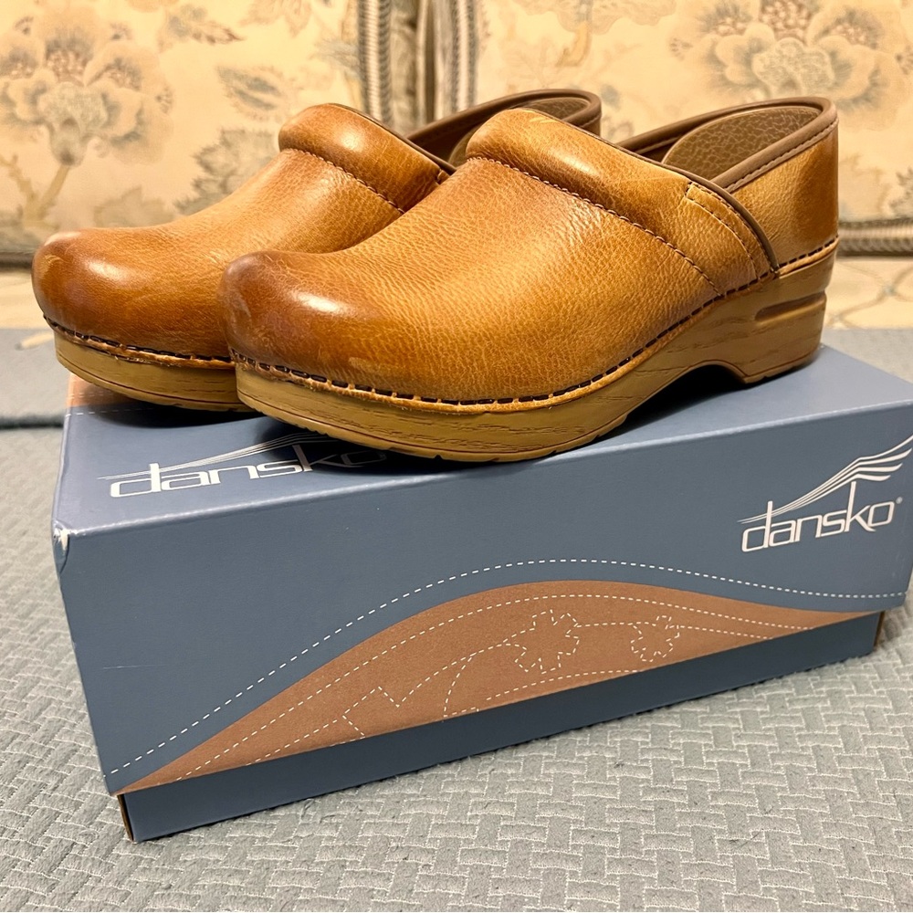 Dansko Professional - Distressed Honey - Size 37